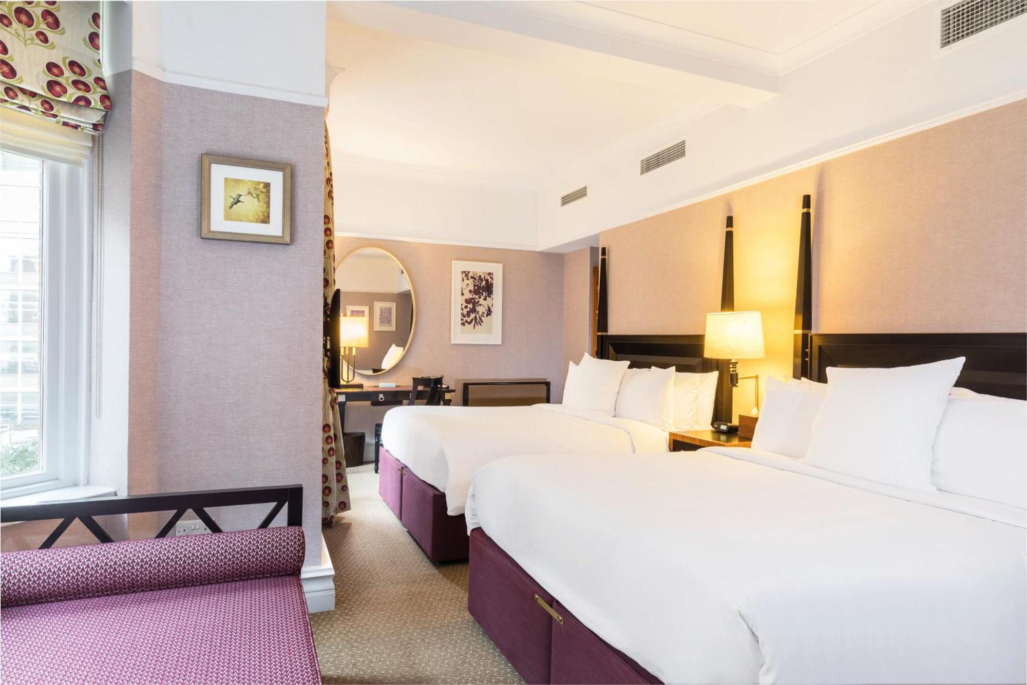 Chambre Familiale avec 2 Lits Queen-Size et Lit Gigogne
